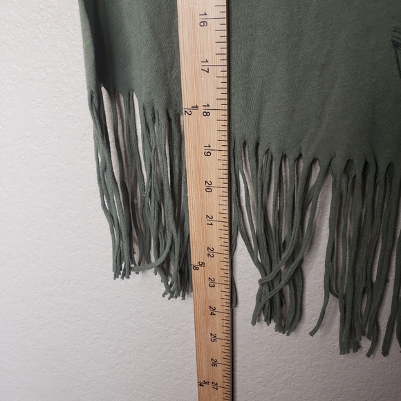 AE Soft&Sexy M green fringe tee shirt - Picture 7 of 7